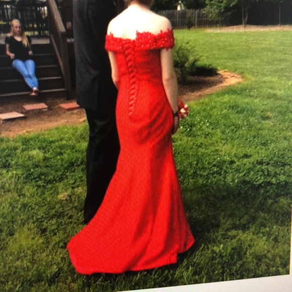 Prom dress/evening gown - Picture 2 of 3